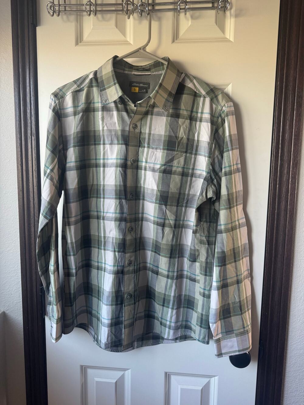 Eddie Bauer Men's Classic Fit Green Plaid Long Sleeve Button-Down Shirt Medium